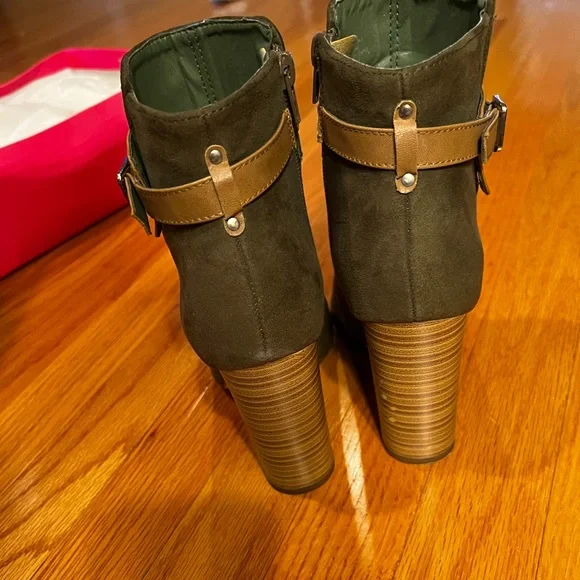 Just fab olive green booties - Picture 3 of 4